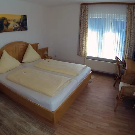 מלון Haus Rameil 3*